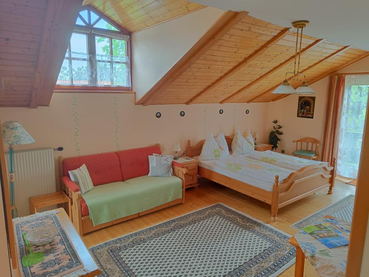 Haus Sundl - Privatzimmer Emmersdorf an der Donau Exterior photo