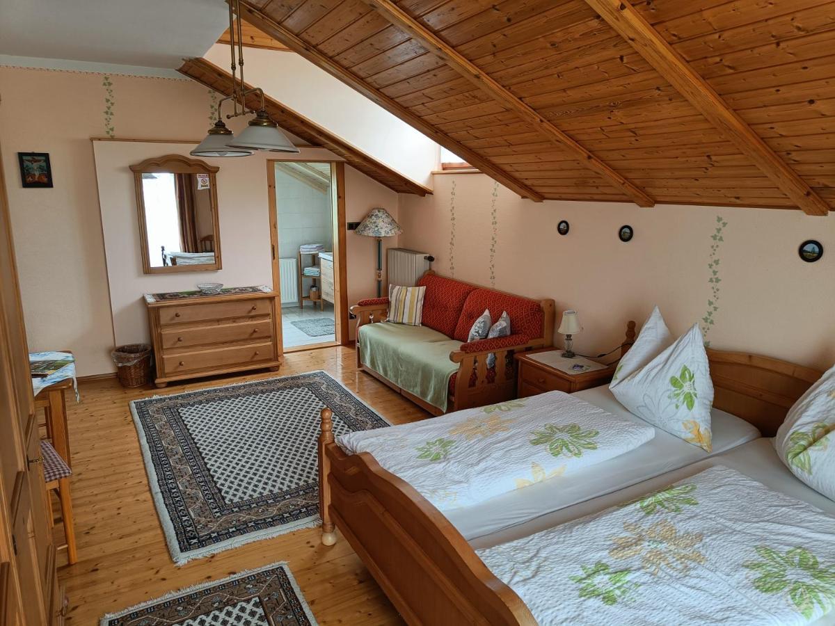 Haus Sundl - Privatzimmer Emmersdorf an der Donau Exterior photo