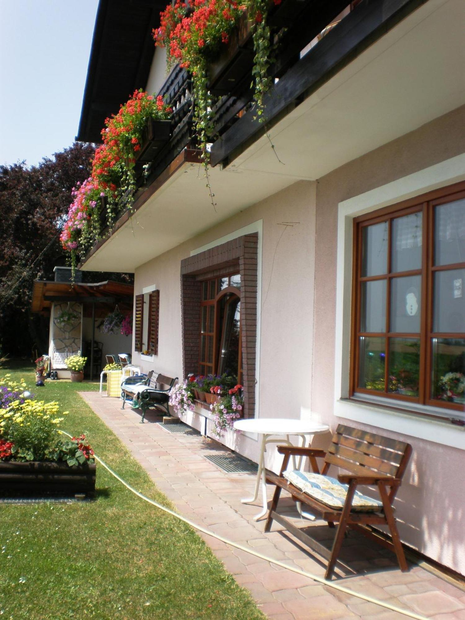 Haus Sundl - Privatzimmer Emmersdorf an der Donau Exterior photo